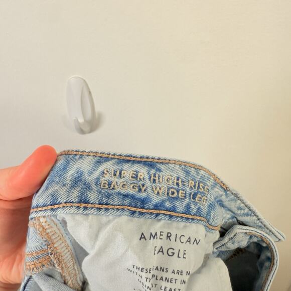 American Eagle Super High Rise Baggy Wide Leg Jeans Light Wash Womens 8 Short - Picture 7 of 10